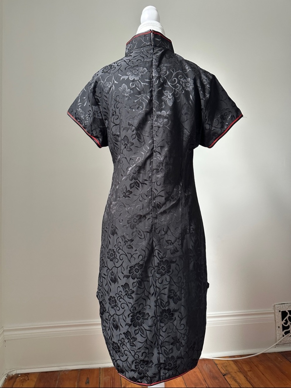 HANDMADE 100% Silk Red & Black Floral Print Traditional Mid Length Qipao Size XL - Picture 4 of 6